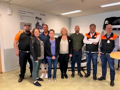 Personer vid ett företagsbesök på IAC