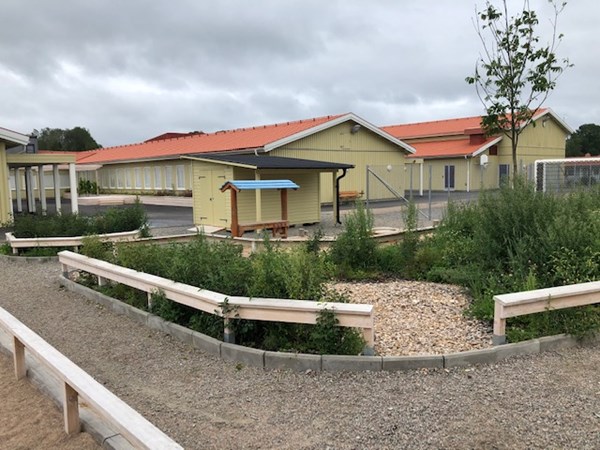 Höjdenskolan med staket